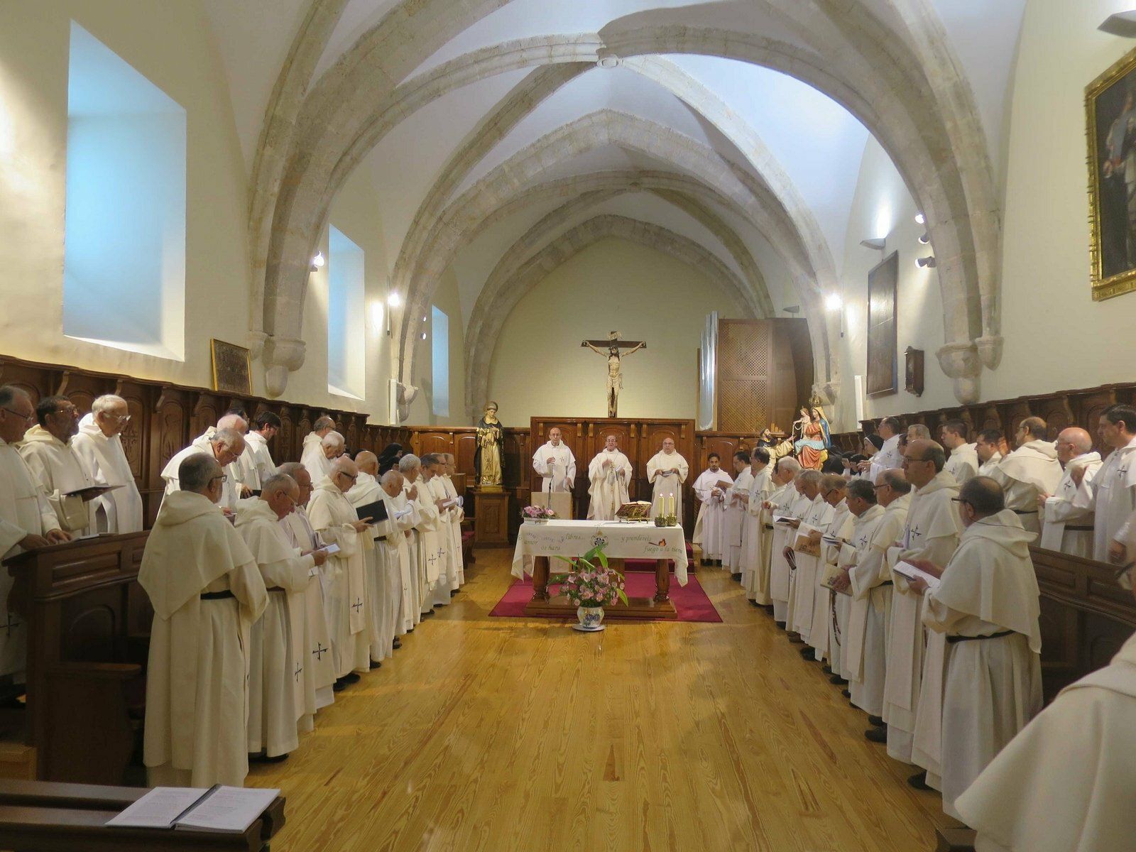 Dominicos en la iglesia de Caleruega