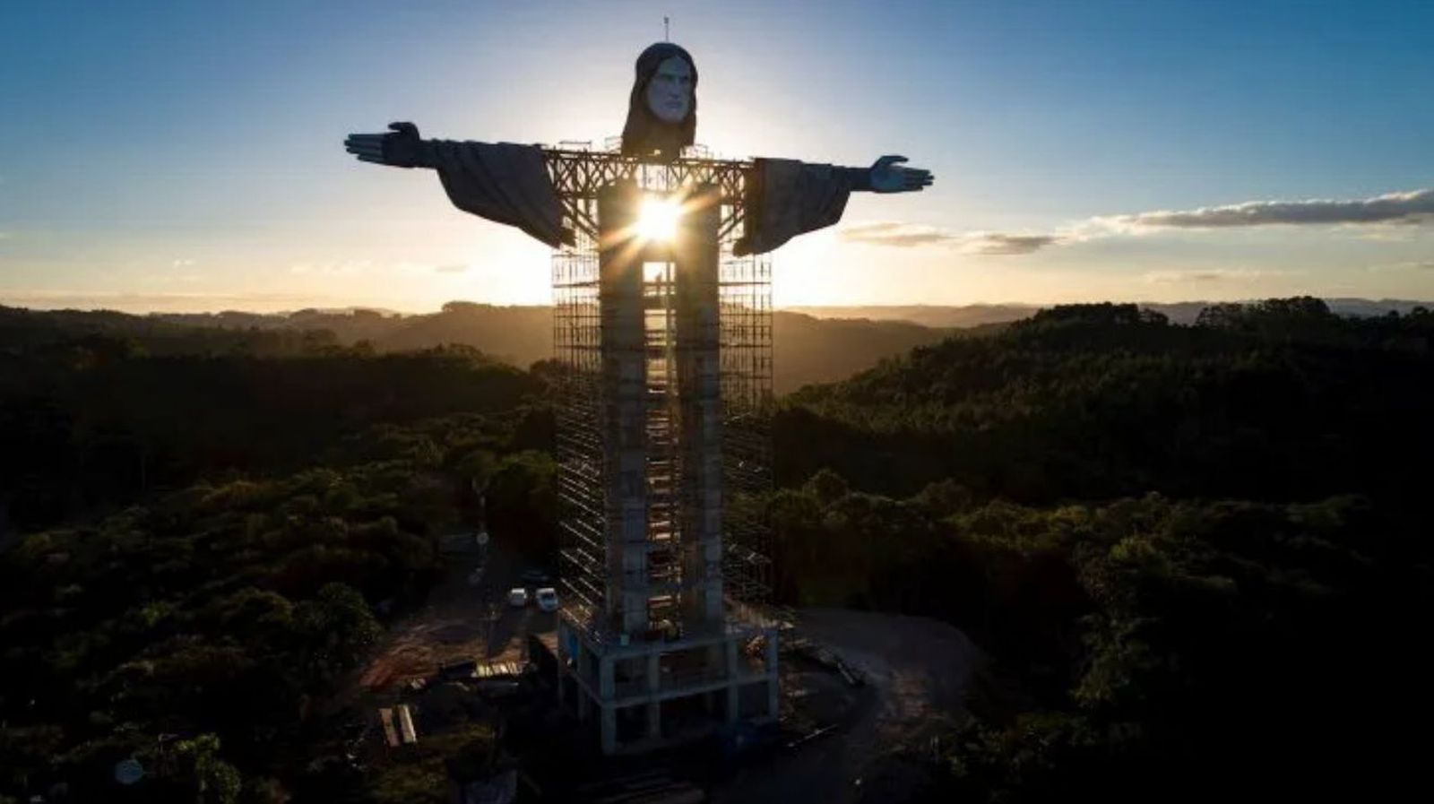El Cristo Protector de Encantado (Brasil), aún en obras