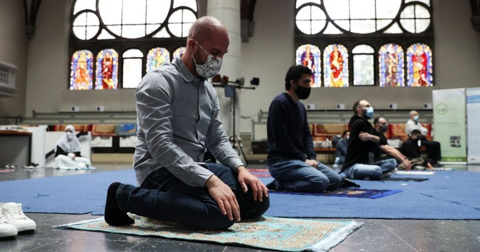 Rezo islámico en la iglesia luterana Martha de Berlín