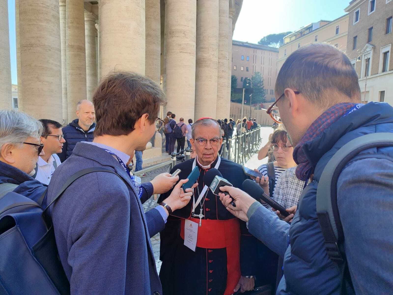 Rosa Chávez, entrando en el precónclave