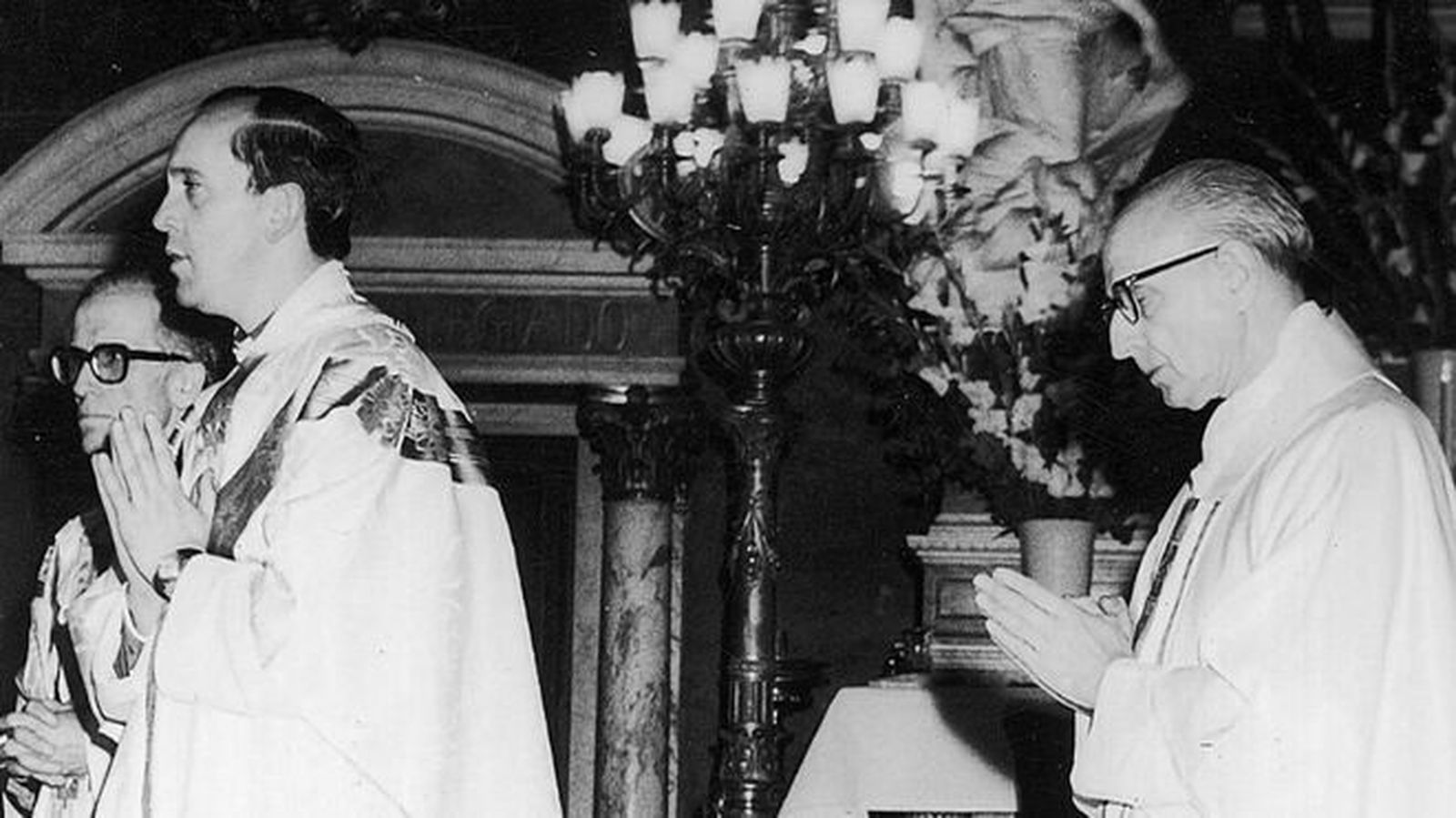 El joven Bergoglio con Arrupe