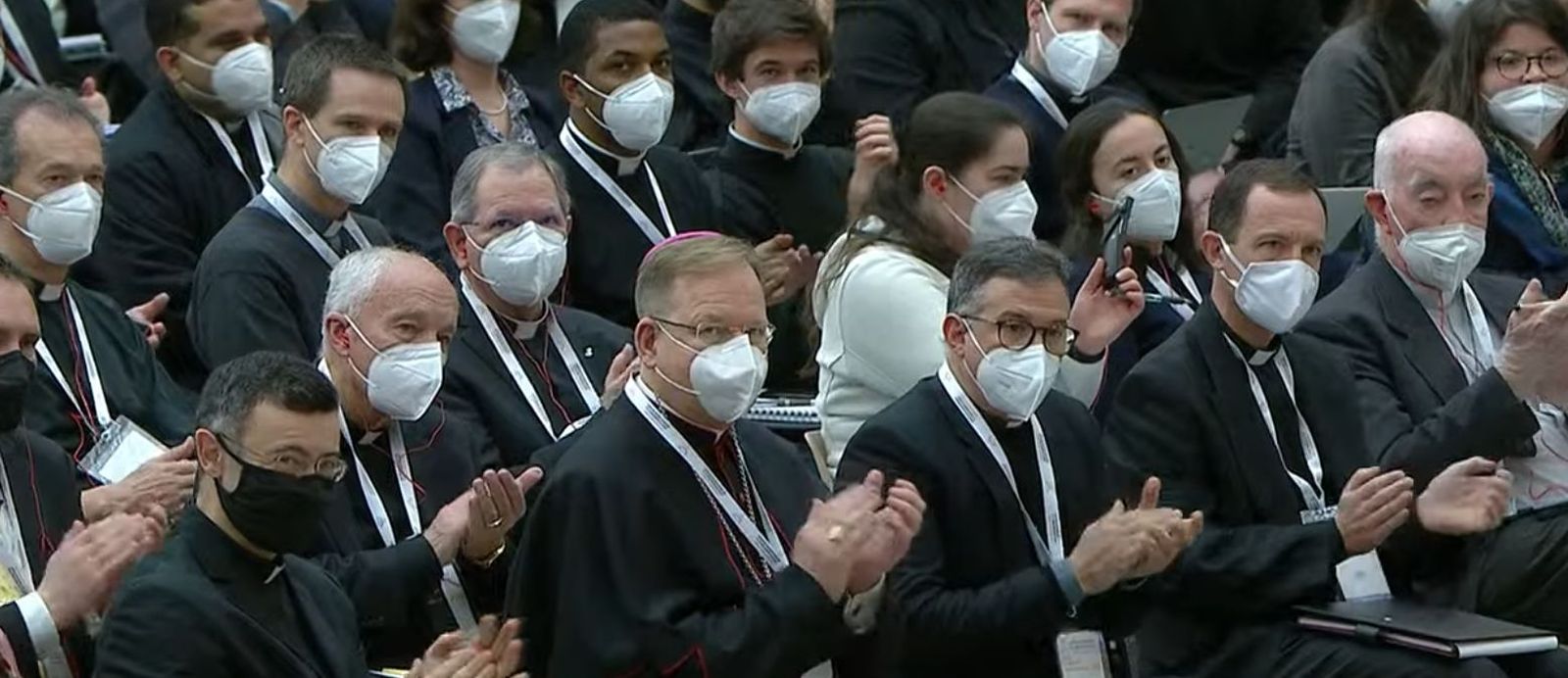 Sacerdotes en el simposio