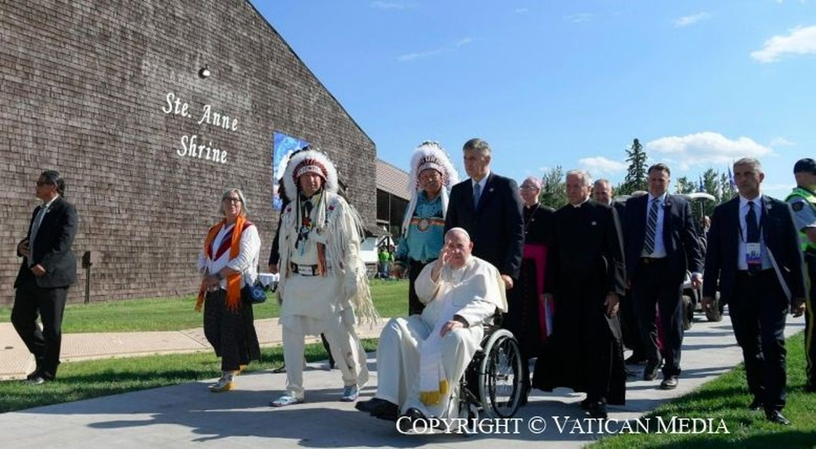 Francisco, en el lago de Santa Ana
