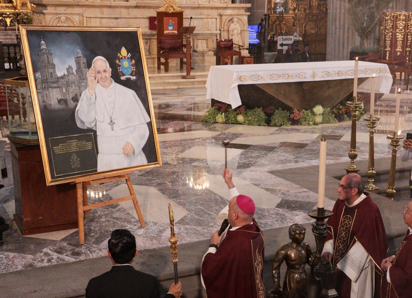 No son momentos para hacer quinielas, ni para equiparar la Iglesia a un poder político: Mons. Francisco Acero