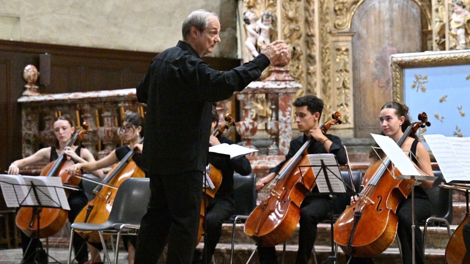 La iglesia acogió música de Casals este jueves.