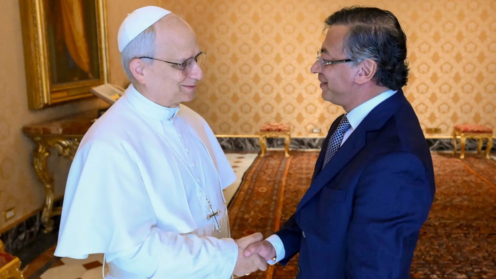 León XIV y Gustavo Petro en mayo de 2025