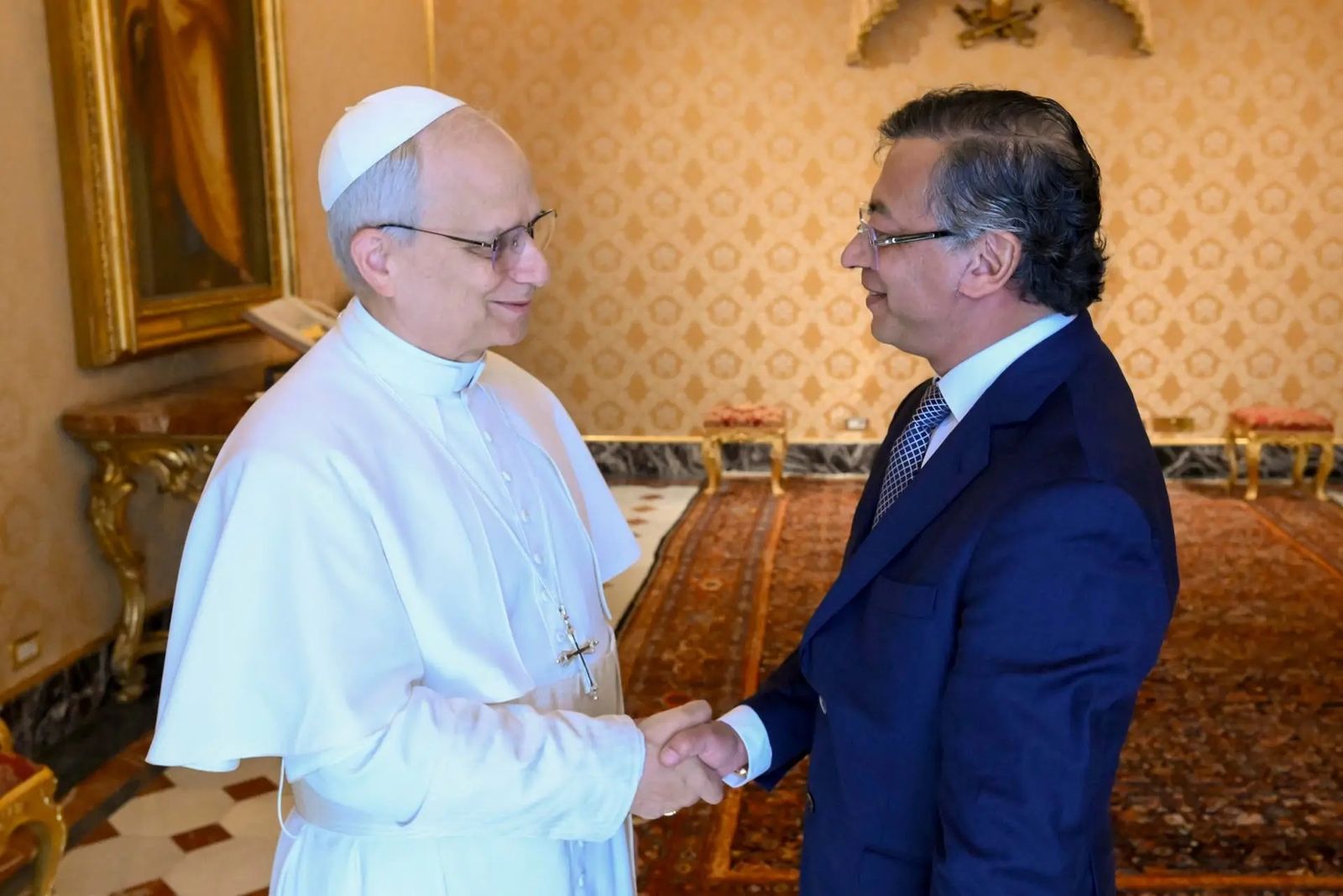León XIV y Gustavo Petro en mayo de 2025