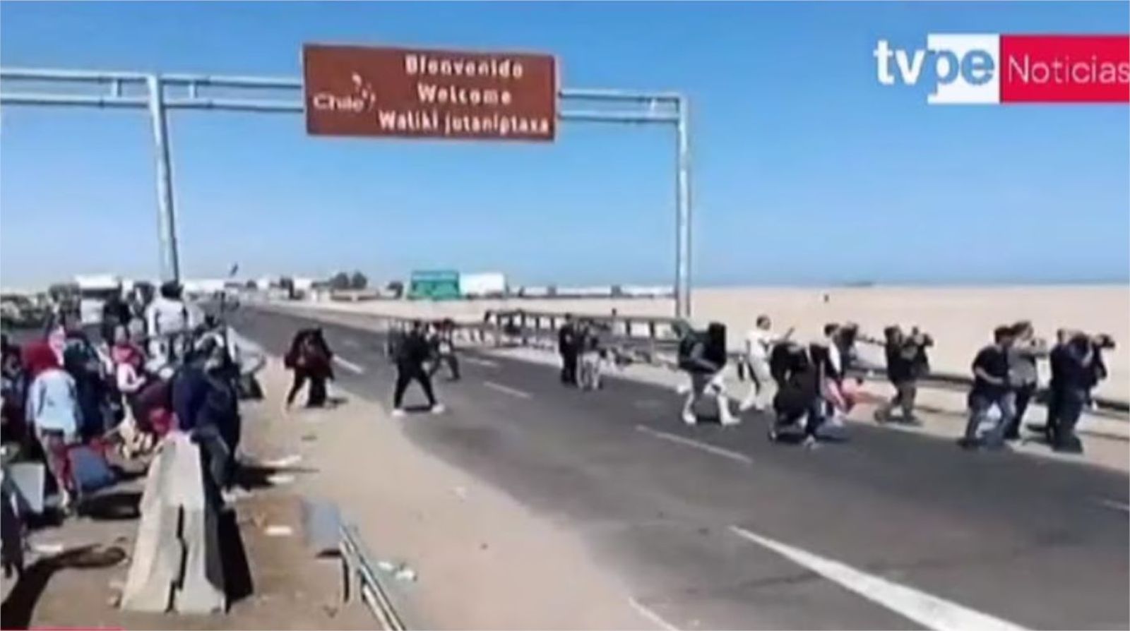 Migrantes en la frontera de Chile y Perú (foto TVPE)