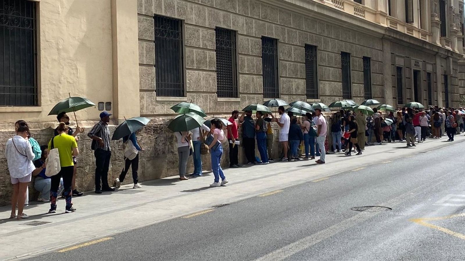 Cola en la oficina del Padrón de Valencia