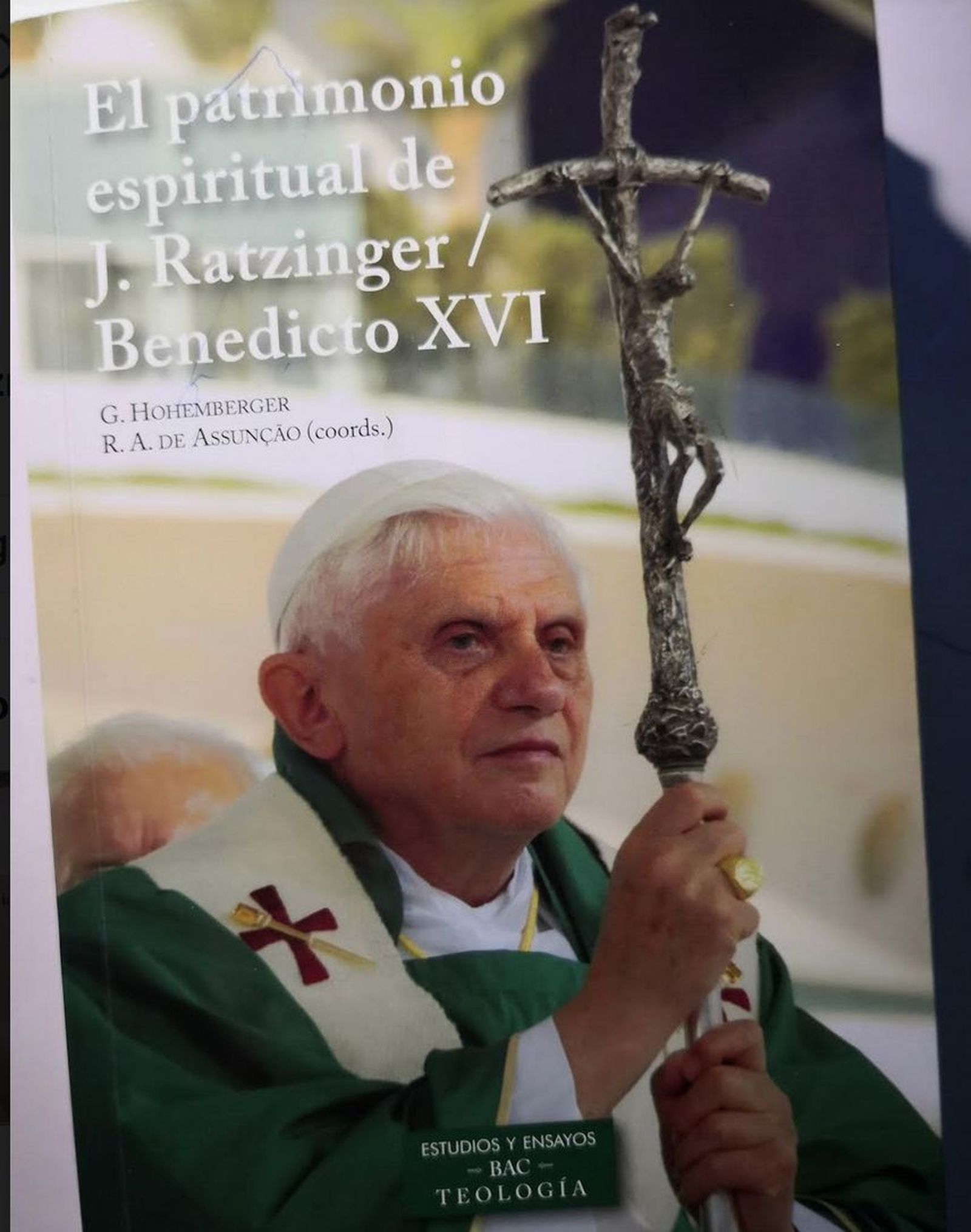 Libro sobre Ratzinger