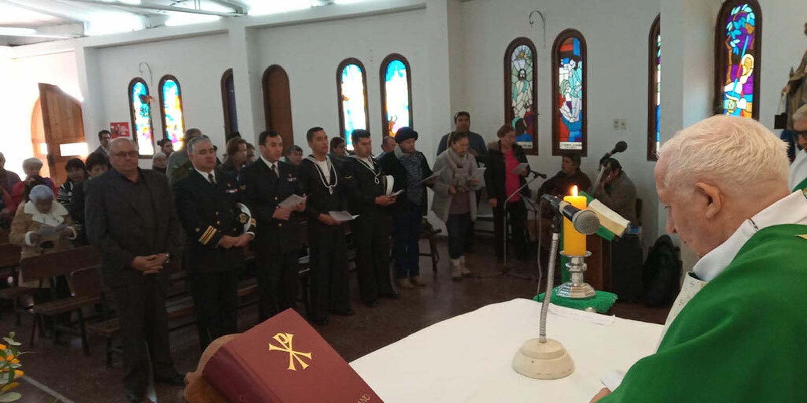 El cardenal arzobispo Cañizares oficia misa en una parroquia portuaria en Chile