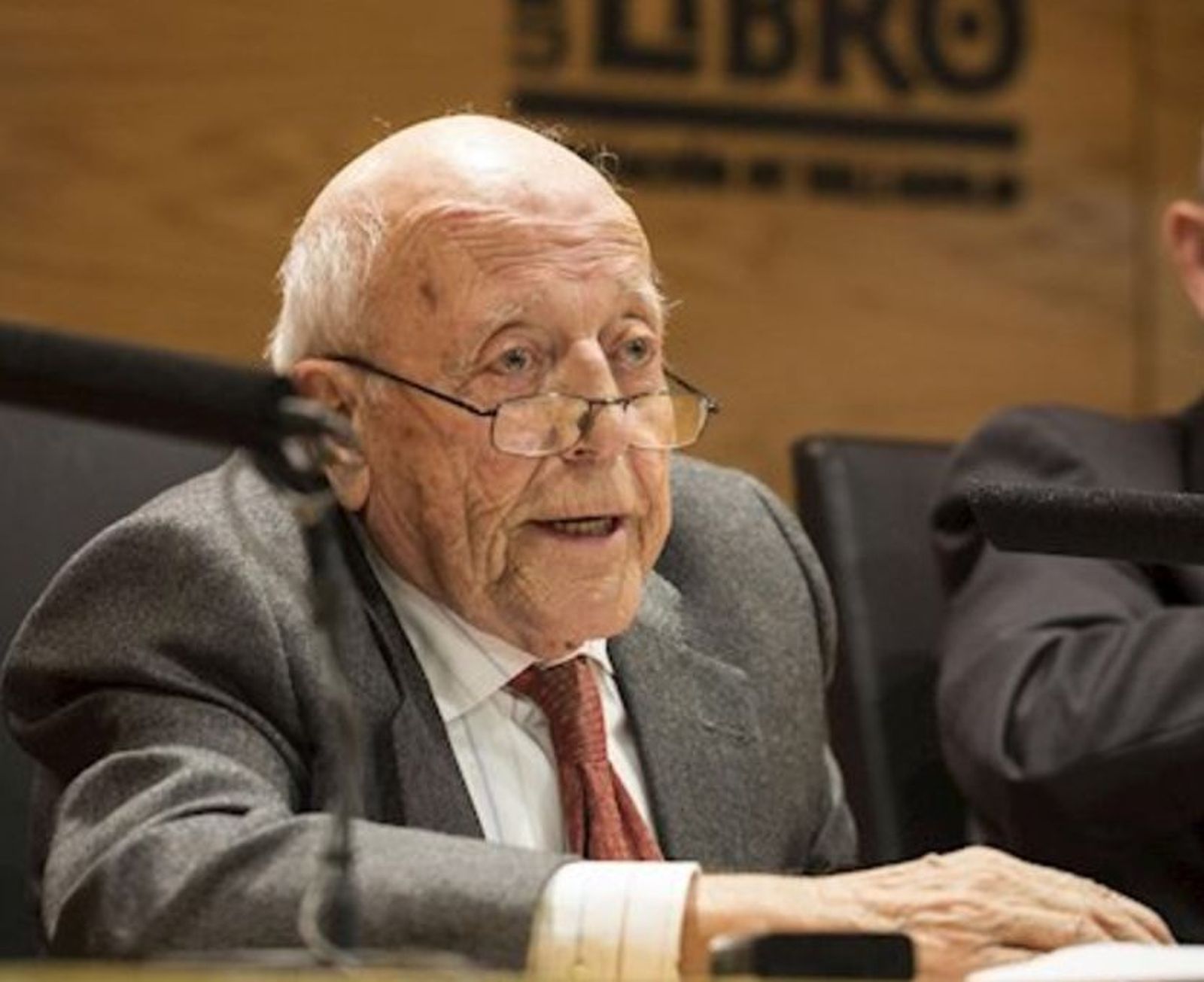 J. Jiménez Lozano, premio Cervantes