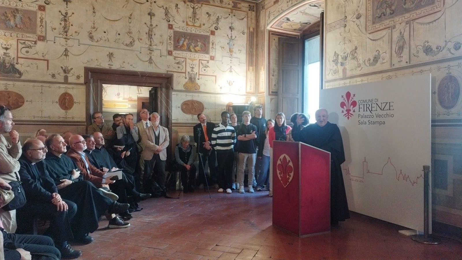 El padre Giuseppe Pagano presenta el Centro de Estudios León XIV