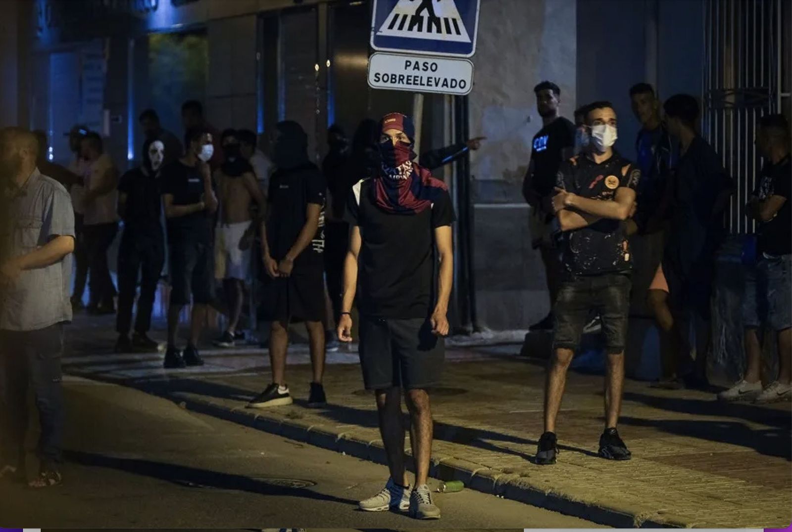 Jóvenes  en el barrio de San Antonio, de Torre Pacheco