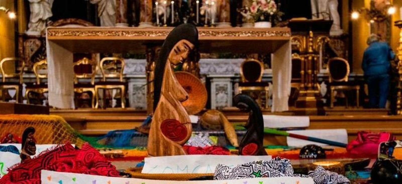 Los símbolos que los ultracatólicos tiraron al Tíber