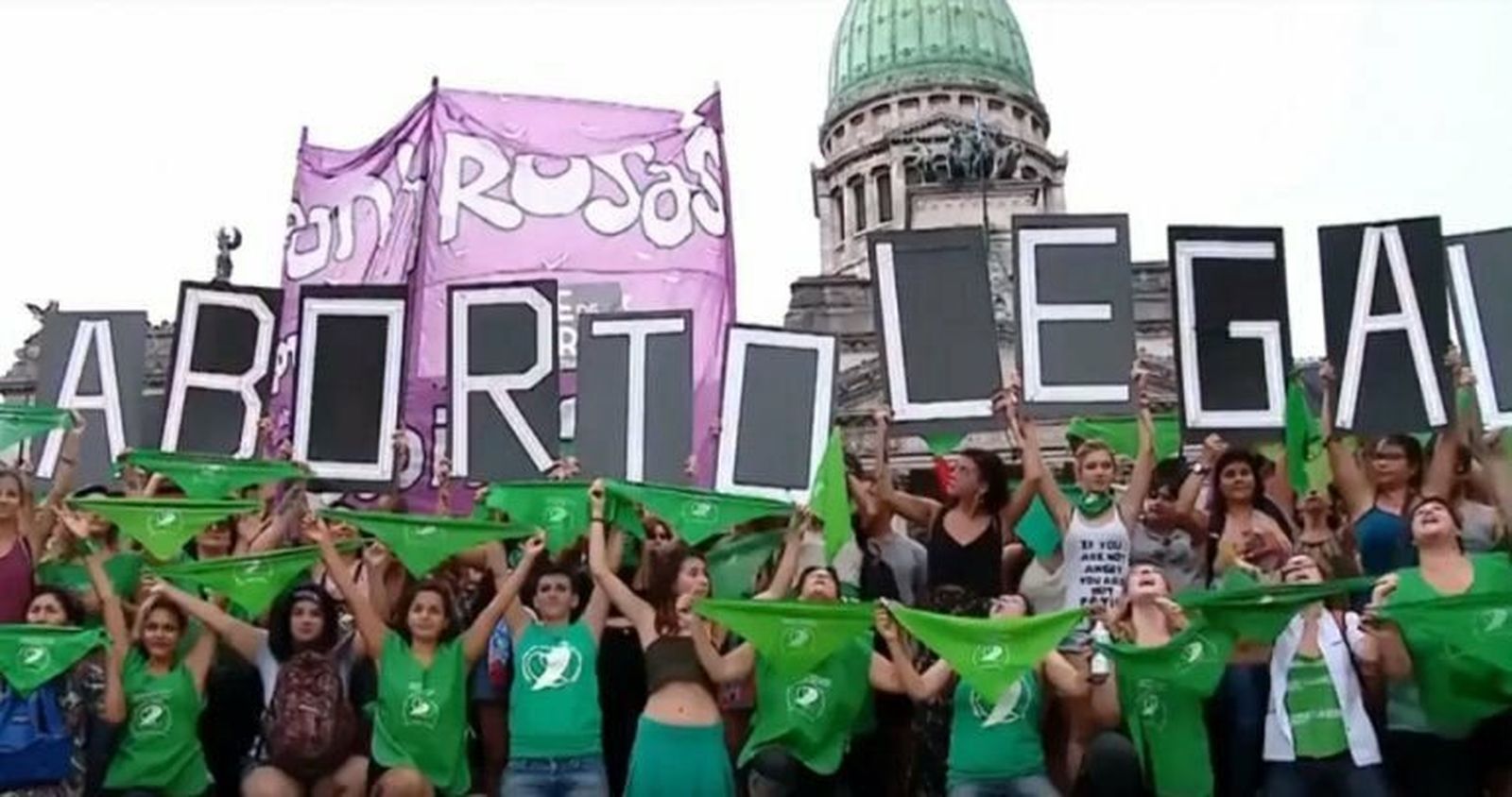 Manifestación a favor del aborto legal en Argentina