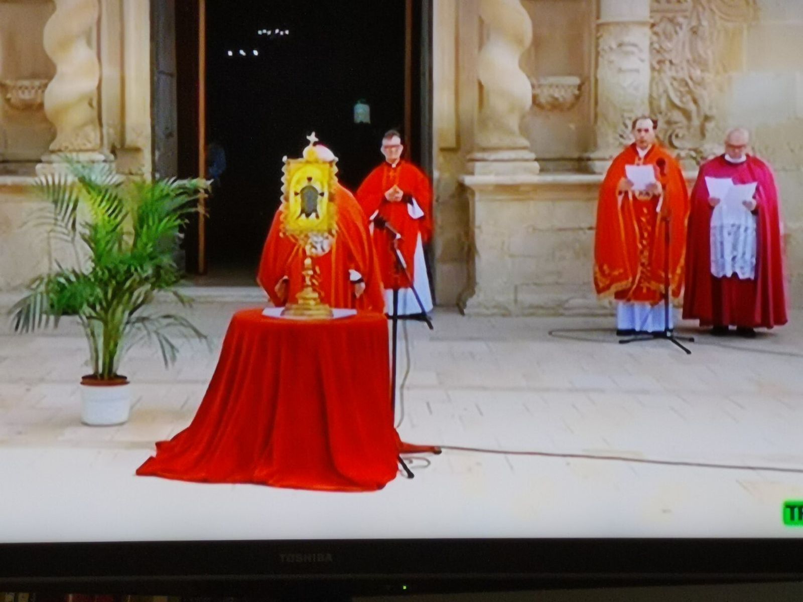 Bendición con la Santa Faz desde el Monasterio