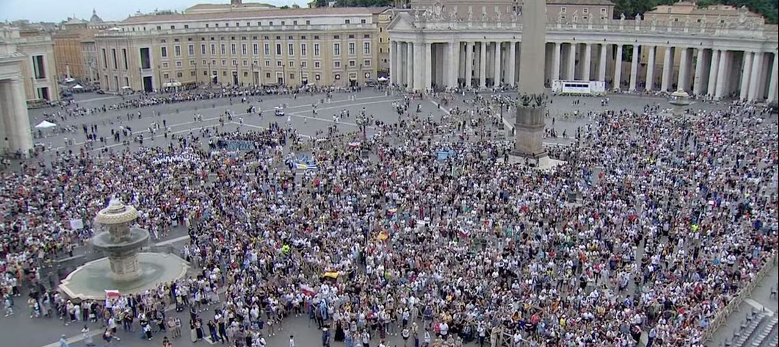 Miles de fieles en San Pedro