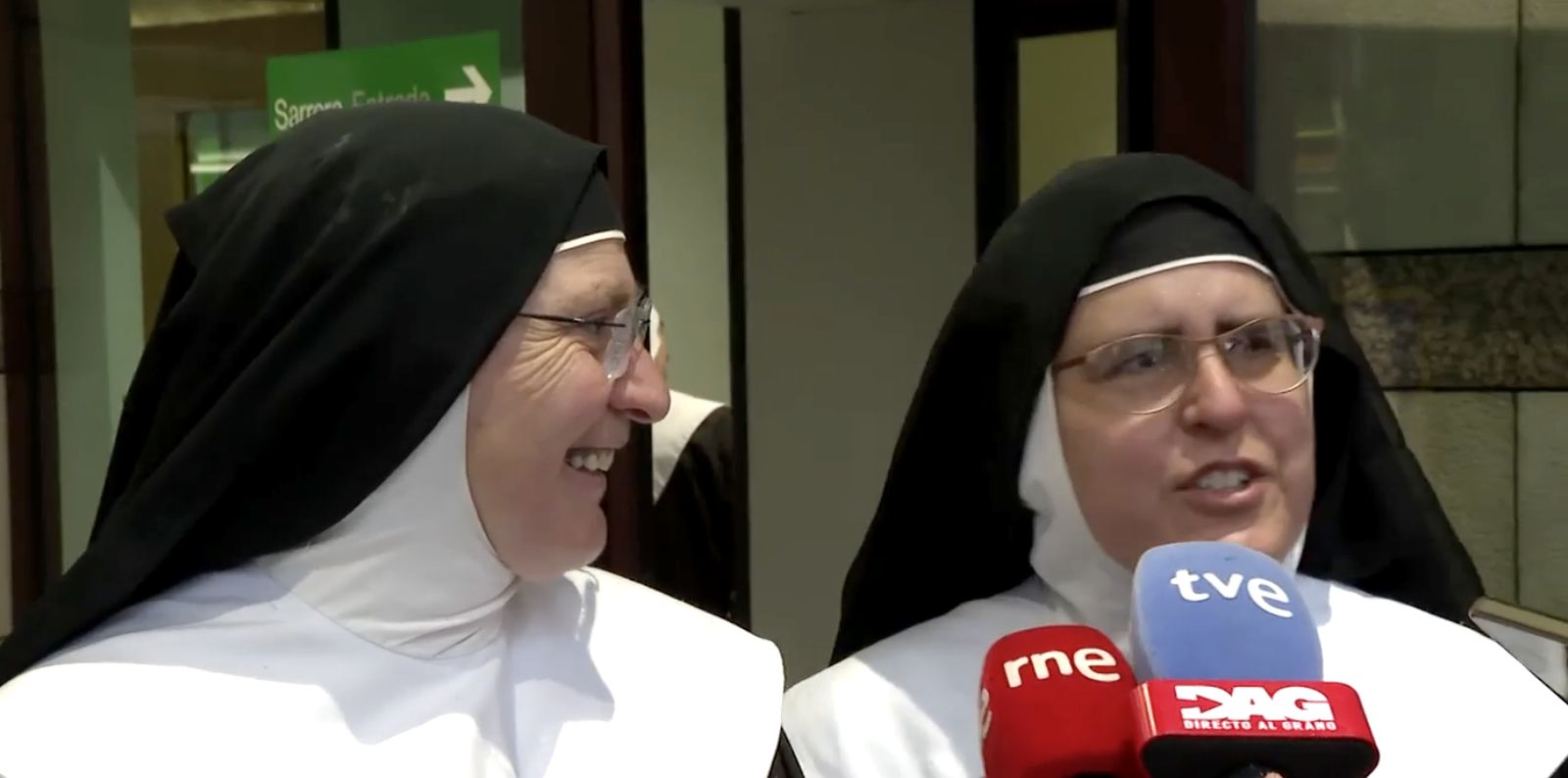 Sor Berit y sor Paloma, antes de entrar en los juzgados de Bilbao