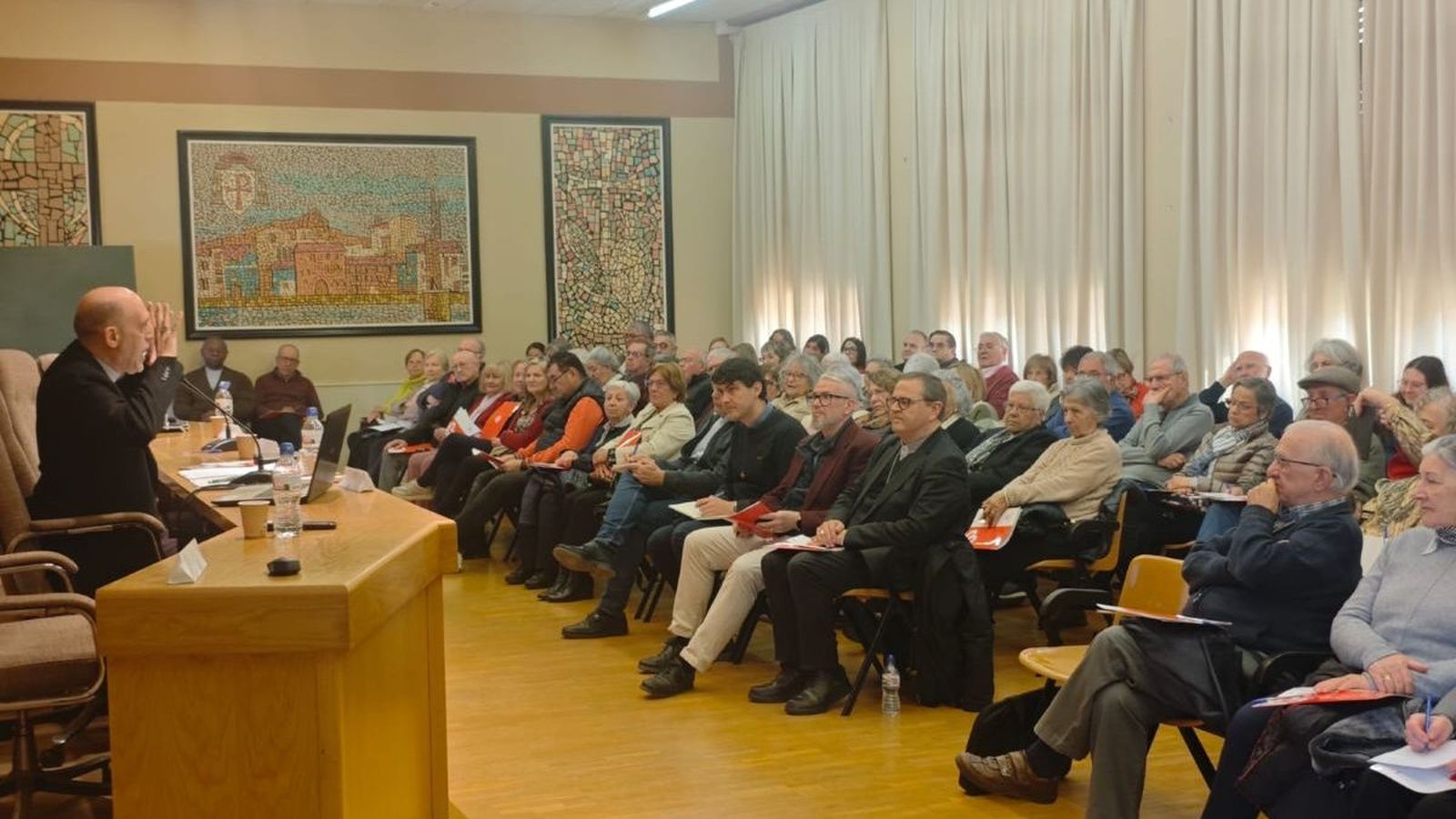 “Jesús se hace presente en la persona vulnerable”, señaló el obispo de Sant Feliu en su intervención.
