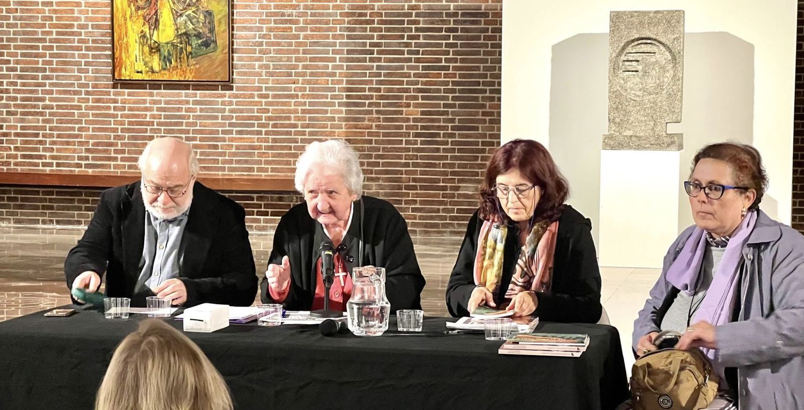 Presentaciòn del libro sobre el sacerdocio femenino