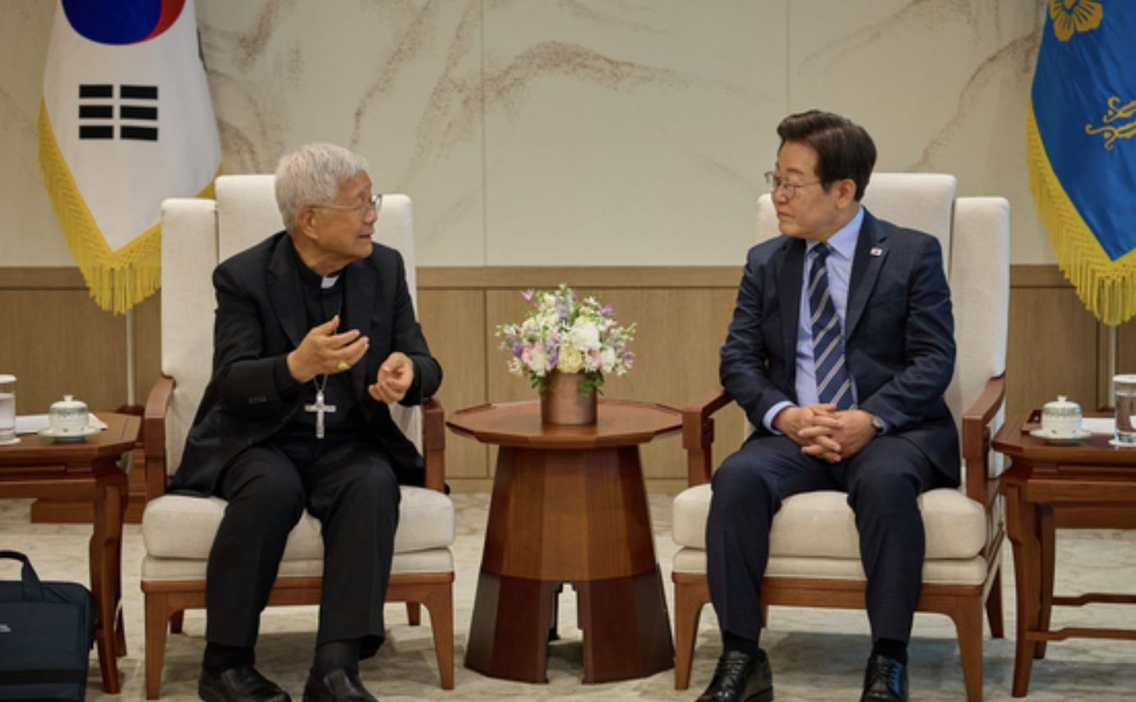 Cardenal You y presidente Lee