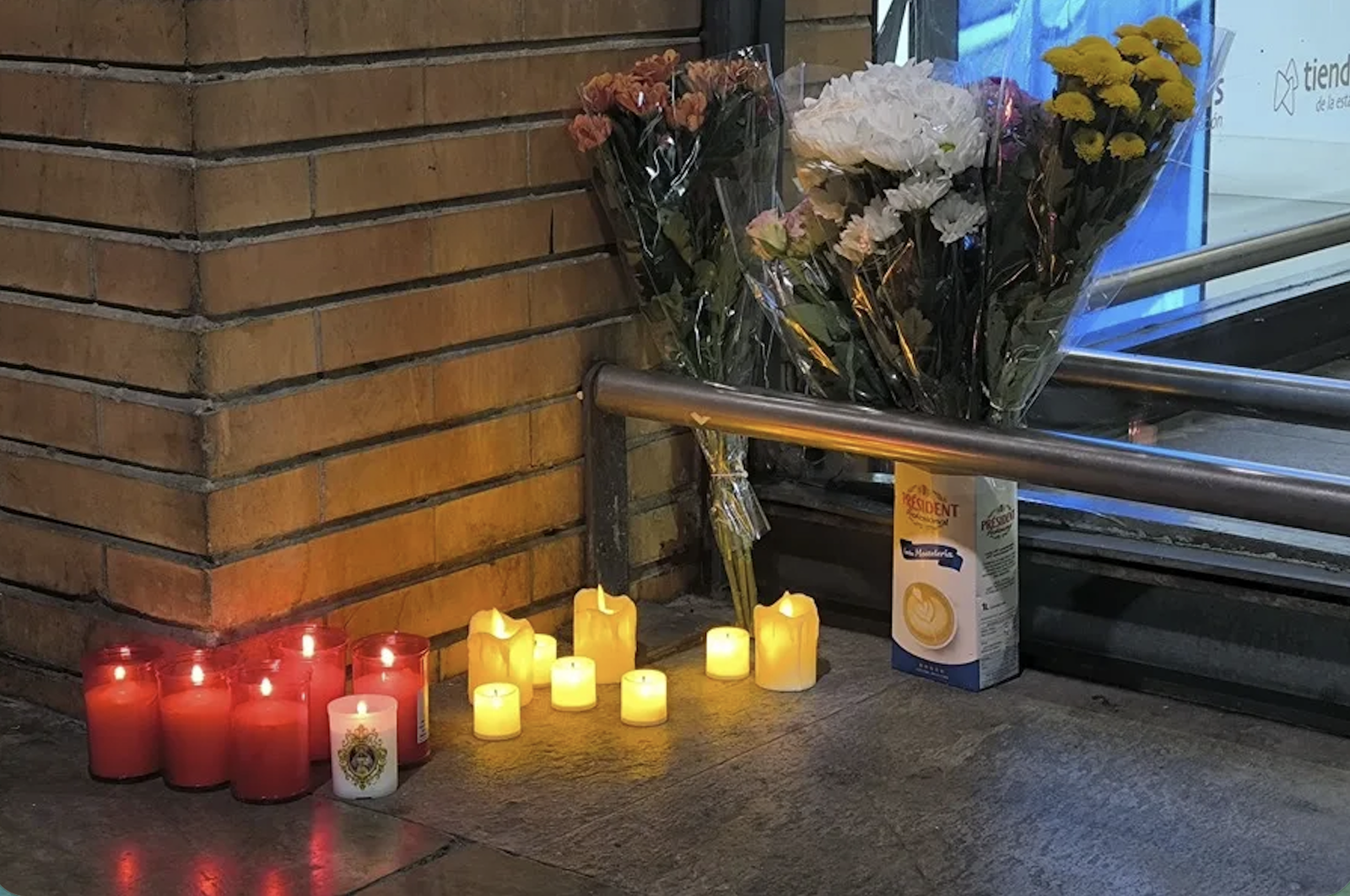 Altar improvisado en Santa Justa, la estación del AVE en Sevilla