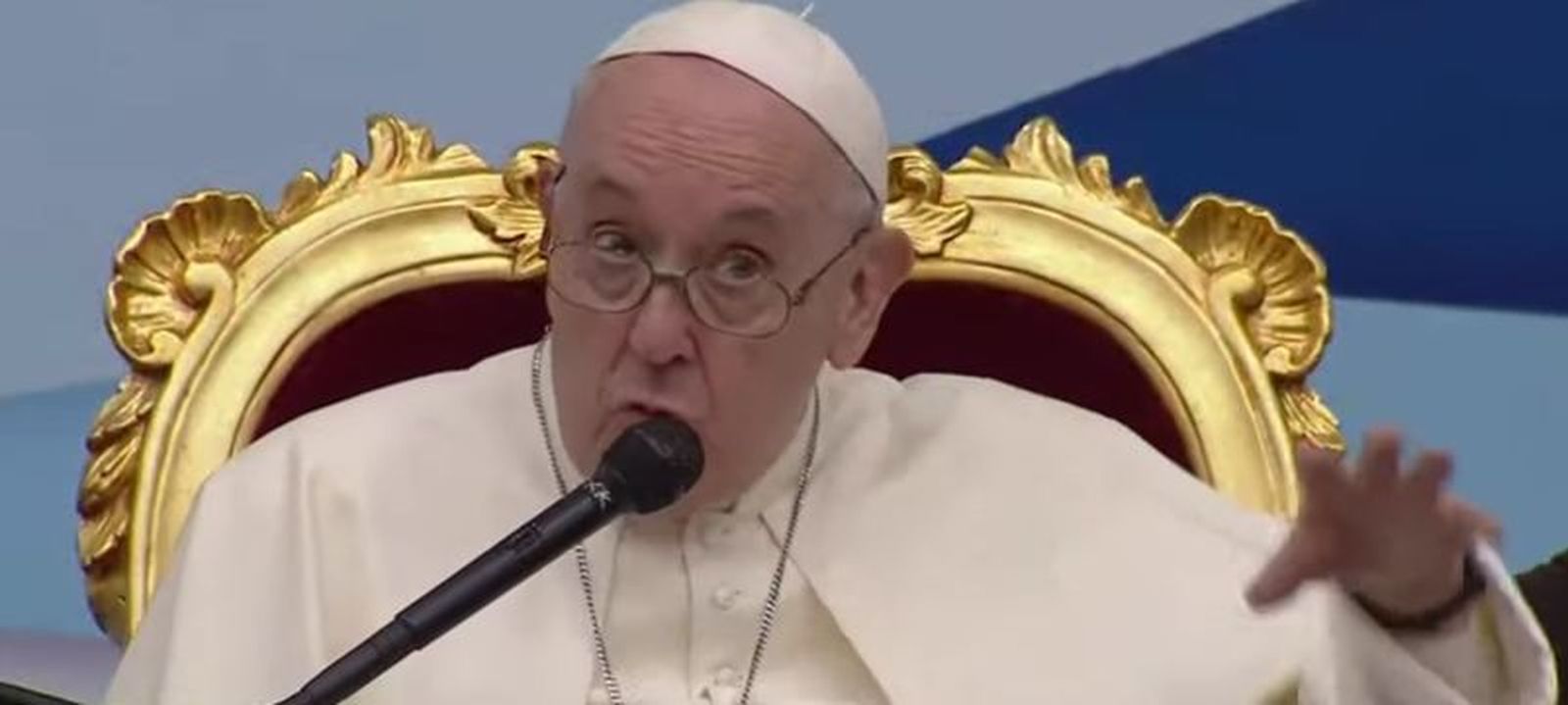 Francisco se dirige a los jóvenes