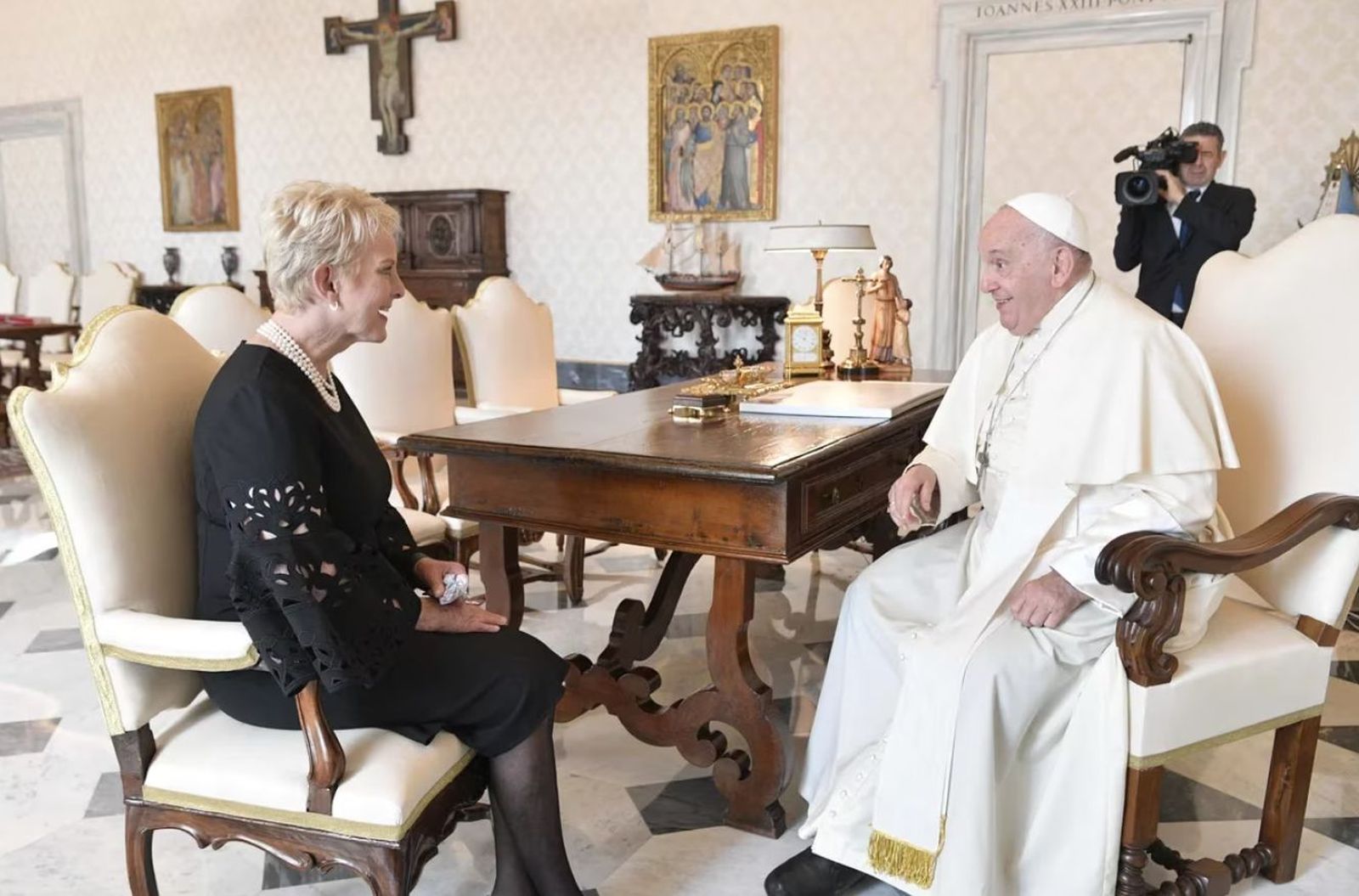 Cindy McCain y Francisco