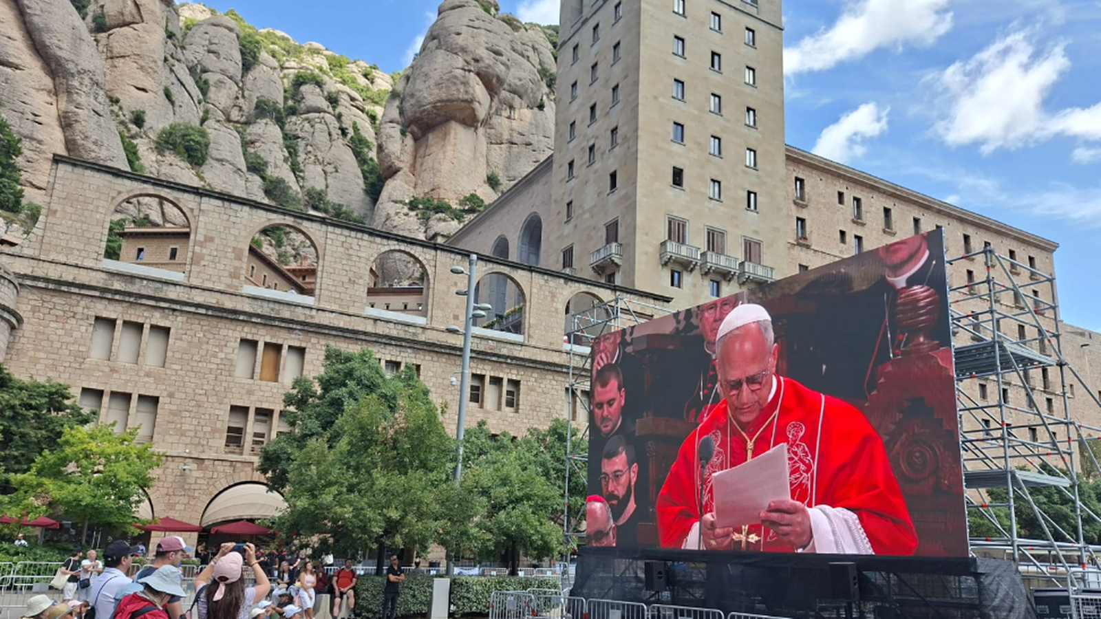 Las palabras del Papa, escuchadas desde Montserrat.