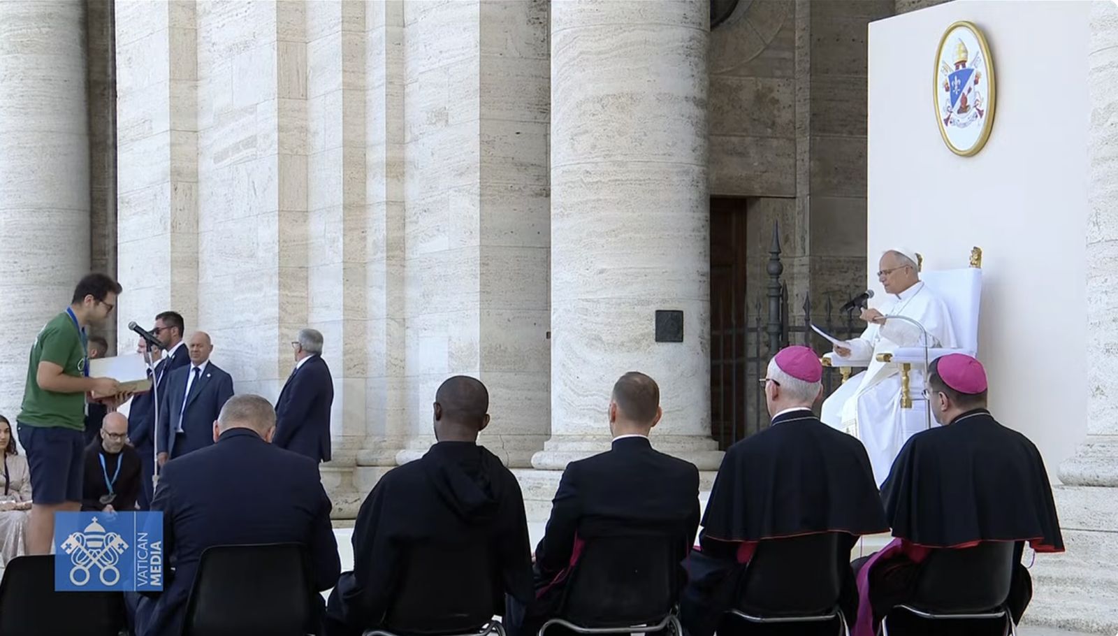 El Papa responde a los jóvenes a los pies del 'Poverello'