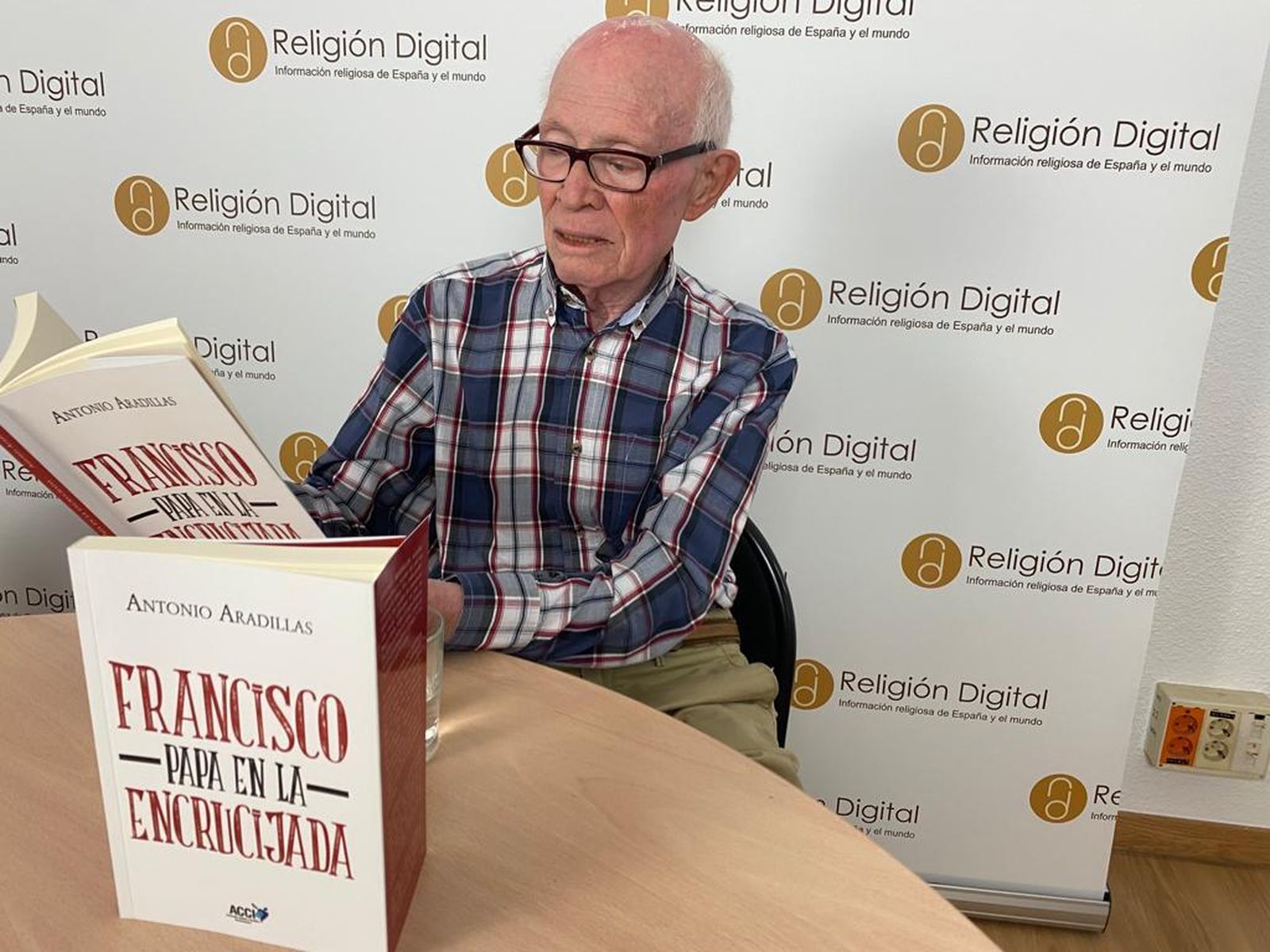 Aradillas, con su nuevo libro