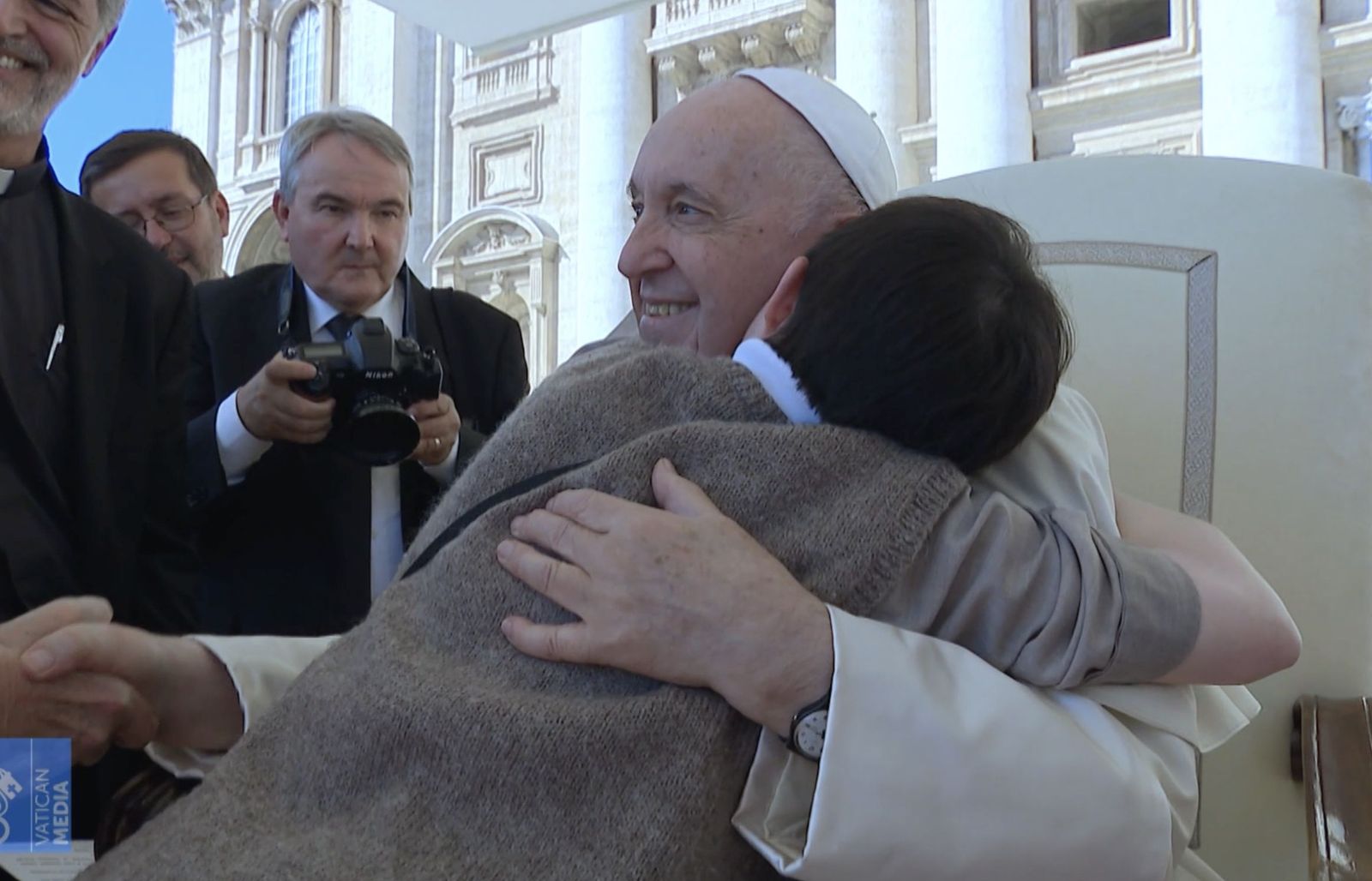 Francisco, con uno de los participantes en la fase de escucha