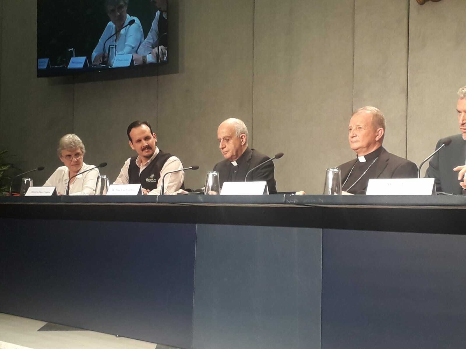 Fisichella, en el centro, junto a Mauricio López