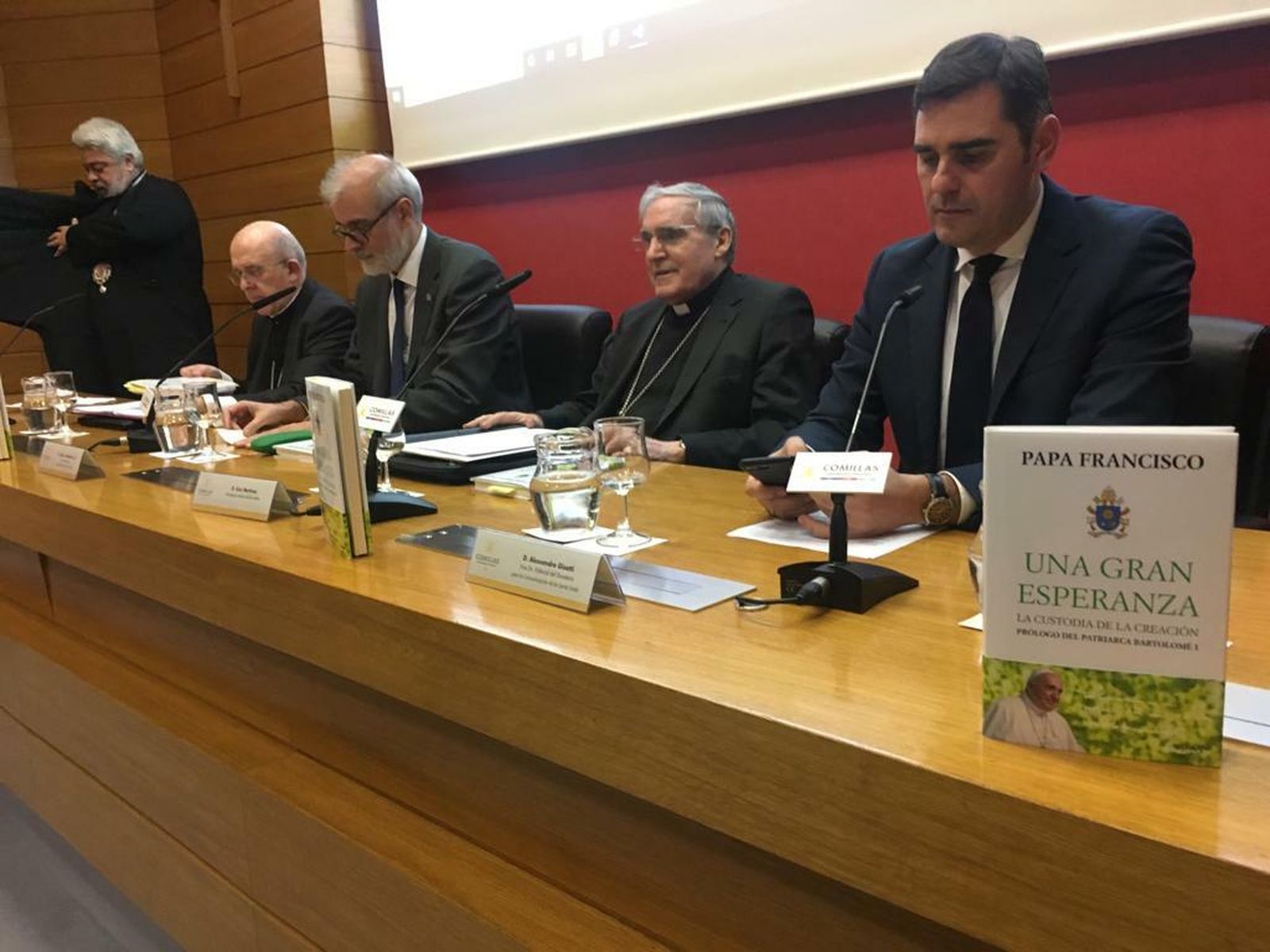 Gisotti, en primer plano, junto a Sistach, Martínez, Osoro y Policarpo