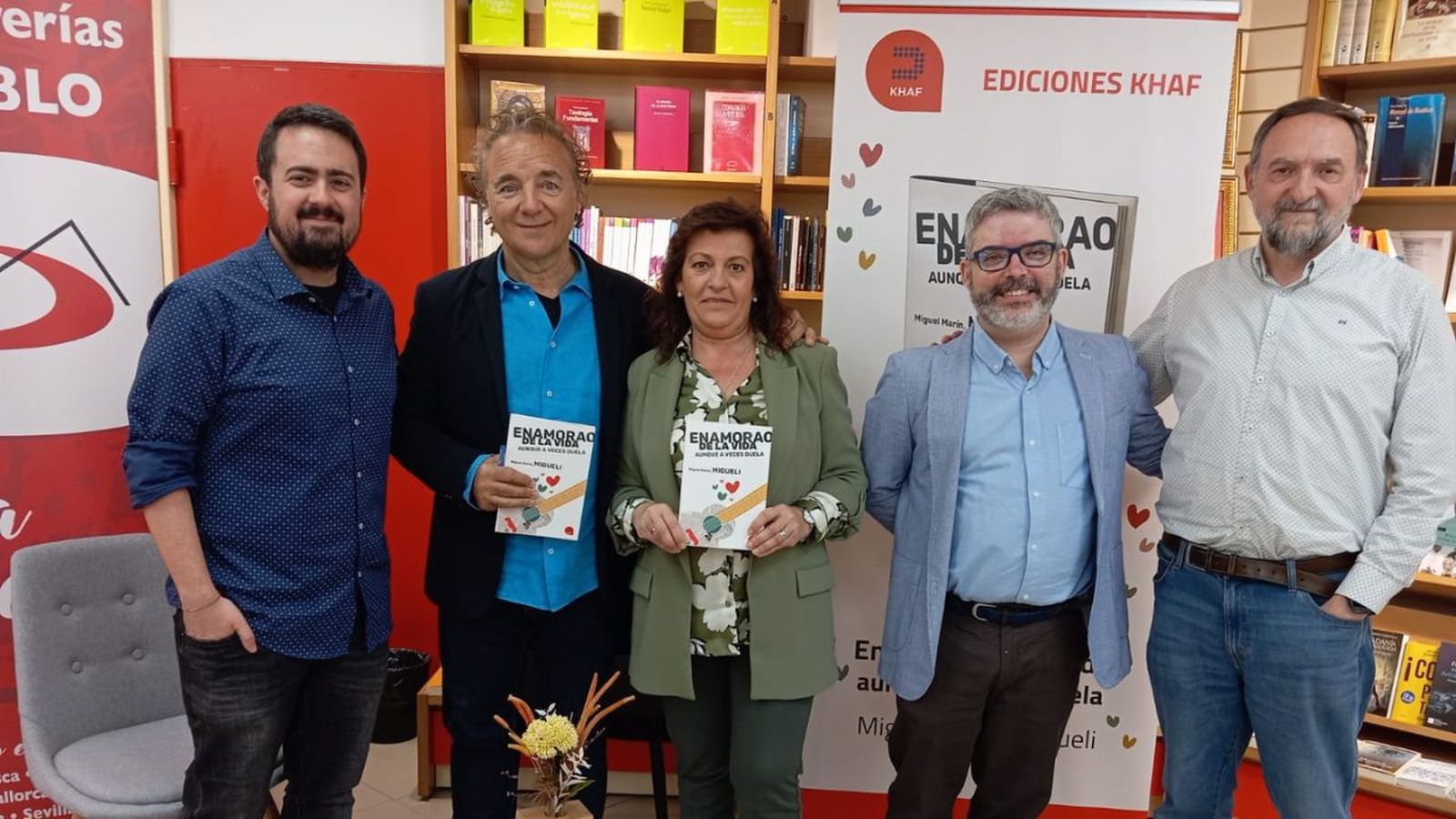 Migueli en la presentaciónn de su libro en Zaragoza