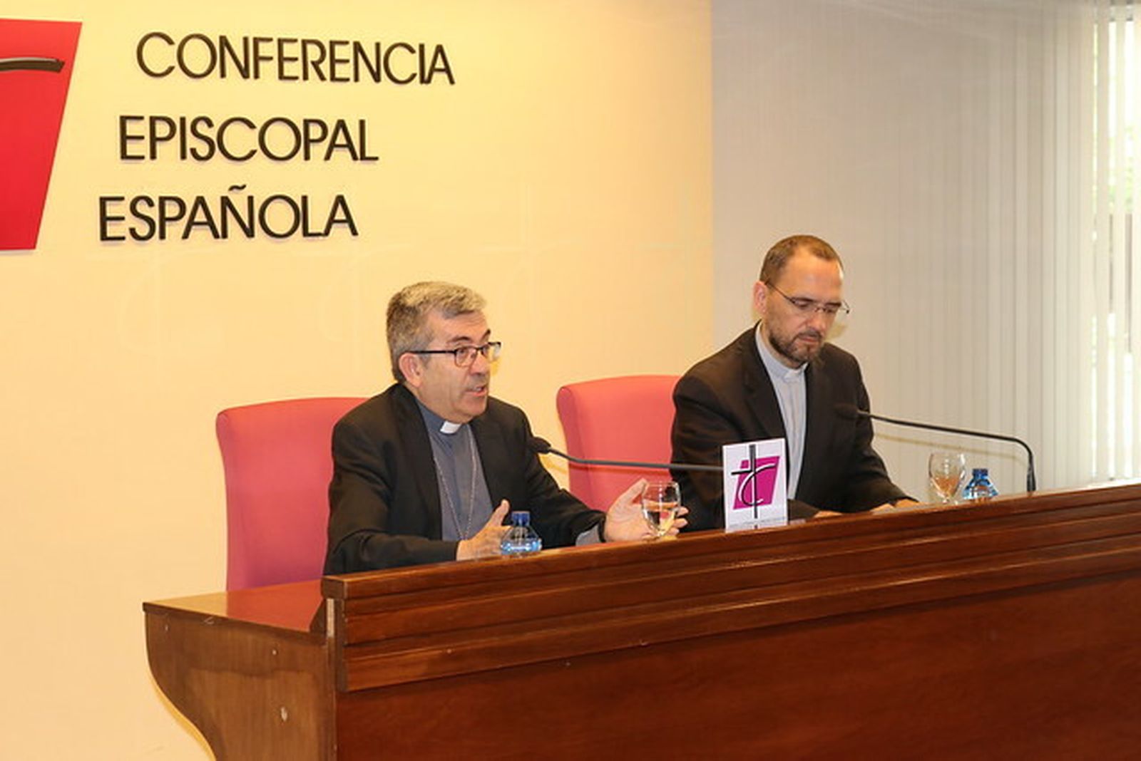 El portavoz de la CEE, durante la rueda de prensa