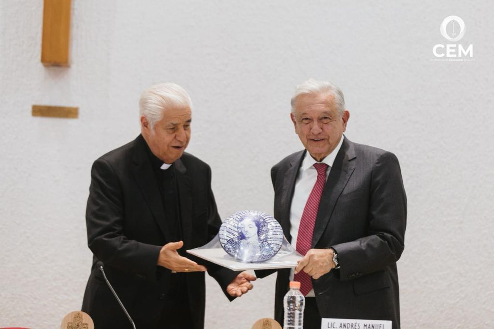 Presidente de México se reúne por primera vez en su mandato con obispos