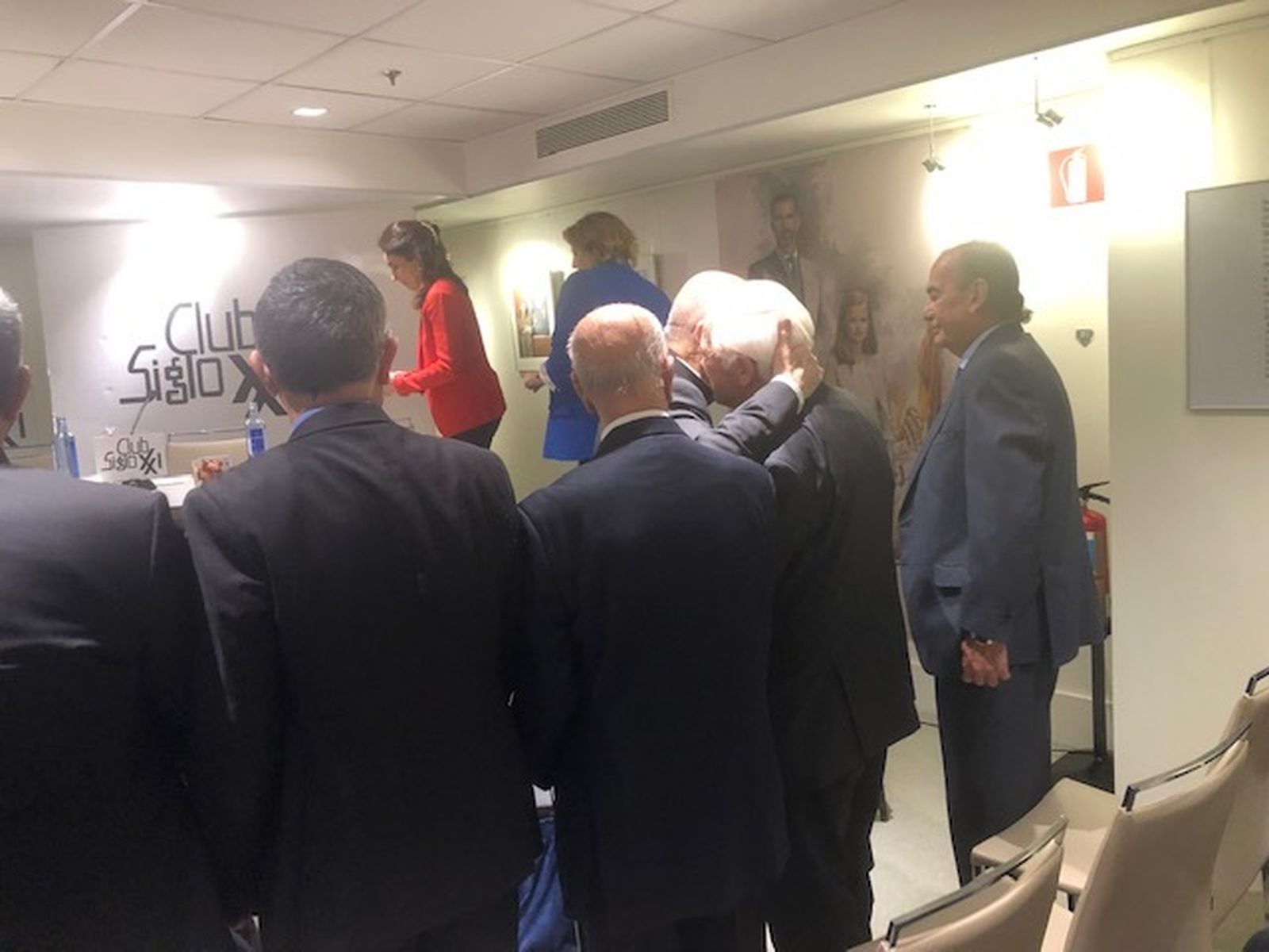 Osoro abraza al Padre Ángel