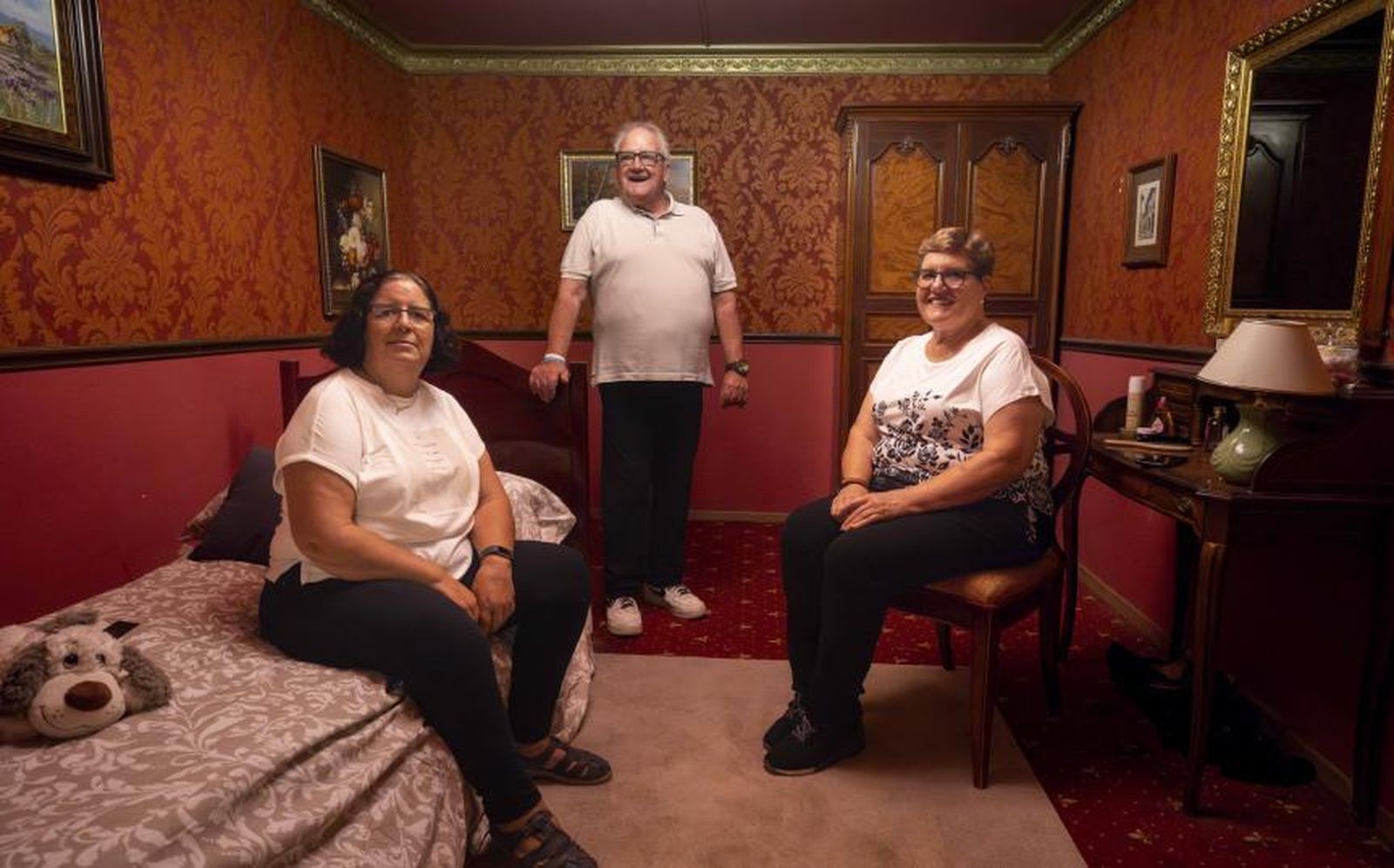 Este viaje a las profundidades de la soledad se inspira en las vivencias de Carmen, Pedro y Silvia