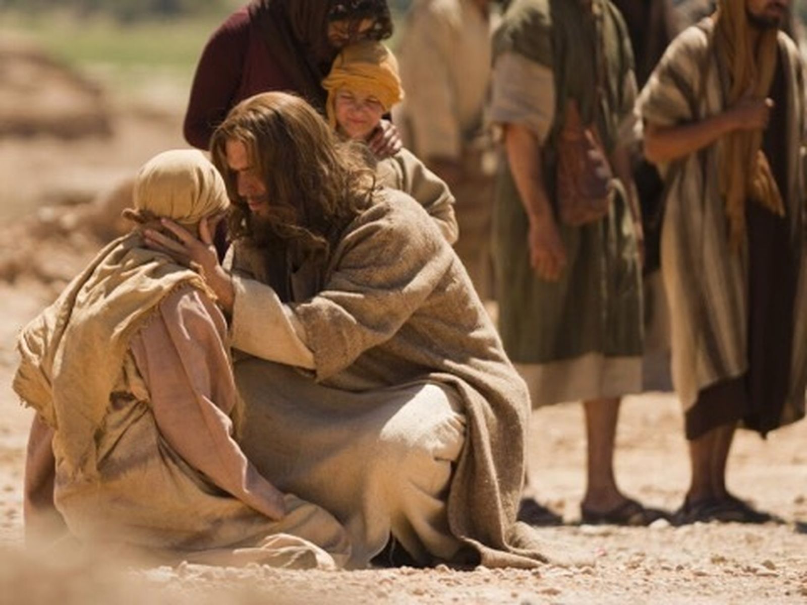 Jesús transforma la exclusión en nombre de Dios en acogida sin reparos, ni límites