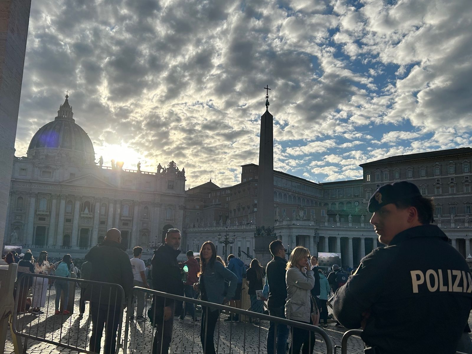 El atardecer del primer día del cónclave