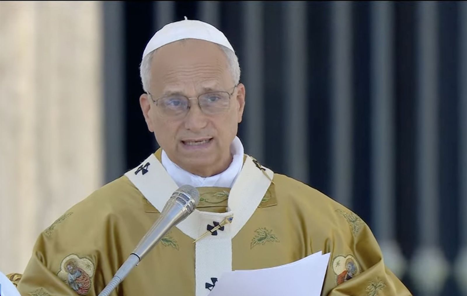 León XIV, en el ángelus desde la plaza de San Pedro