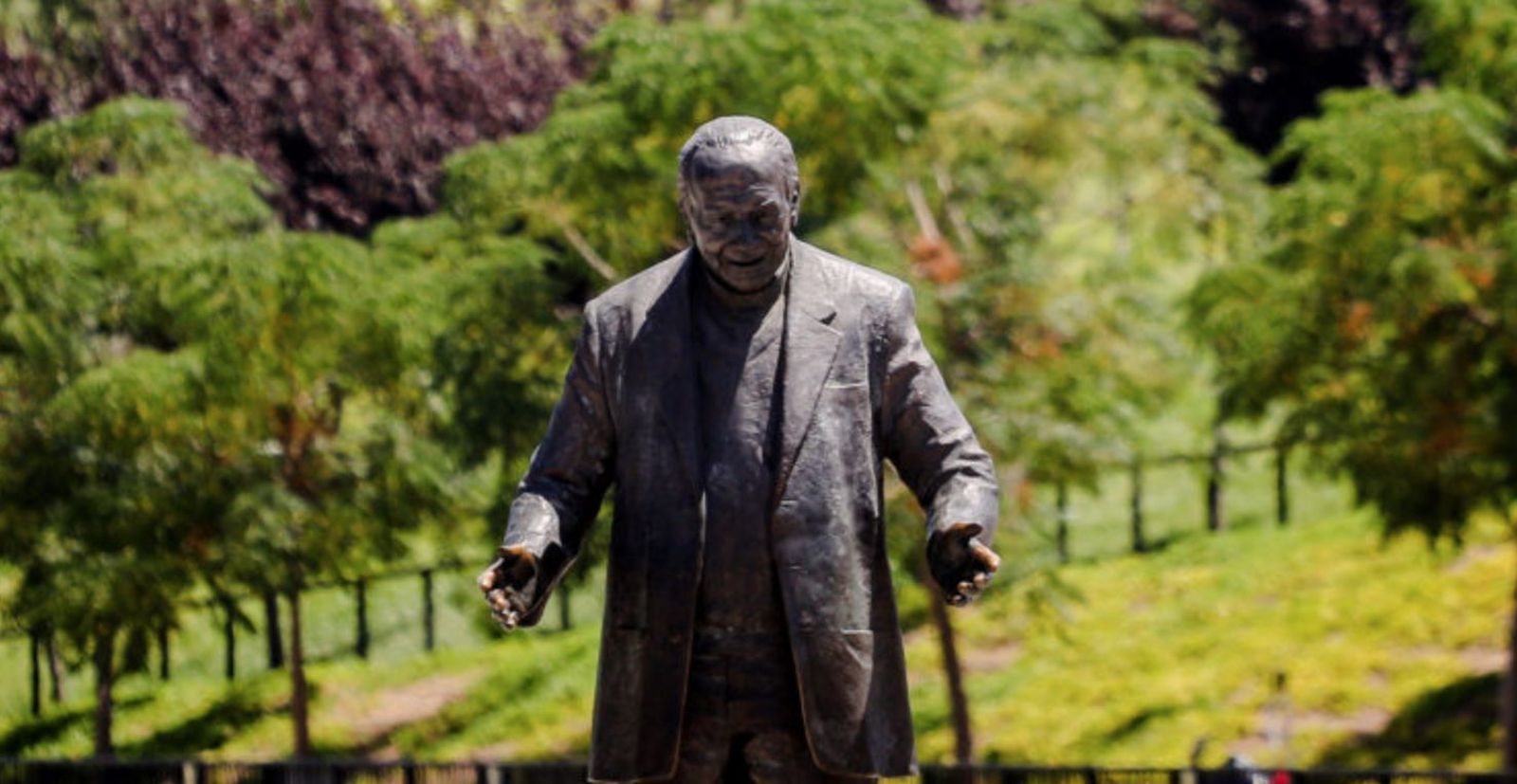 Estatua de Renato Poblete