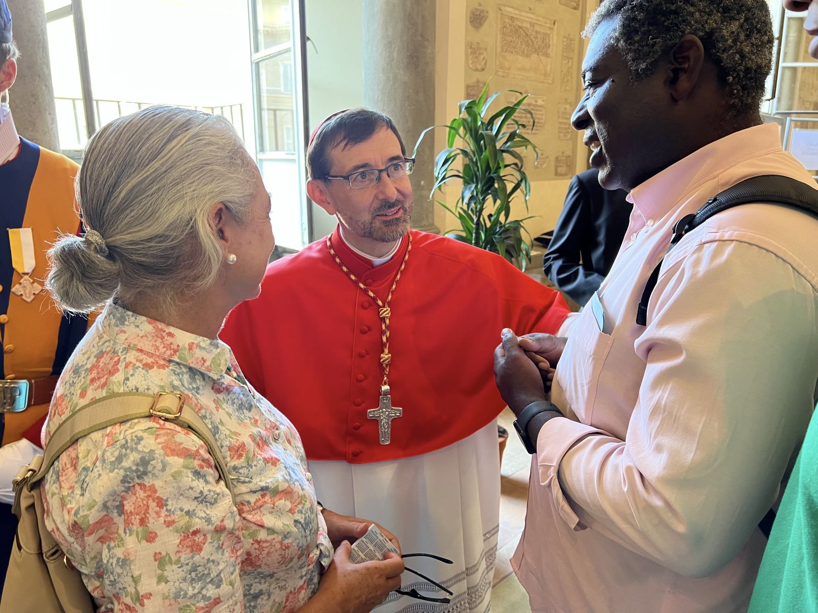 Miembros de la Obra de Prado Nuevo con Monseñor Cobo