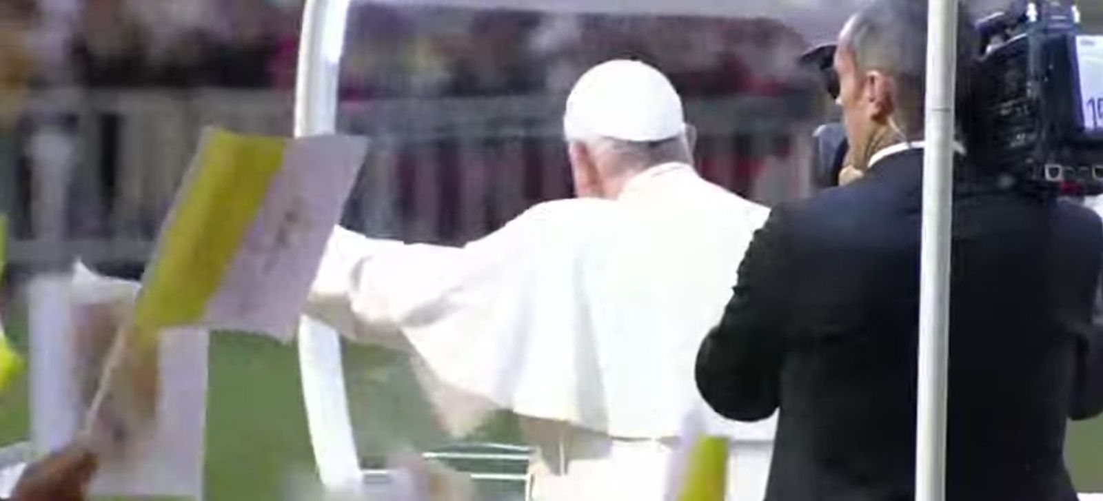 El Papa entra en el estadio