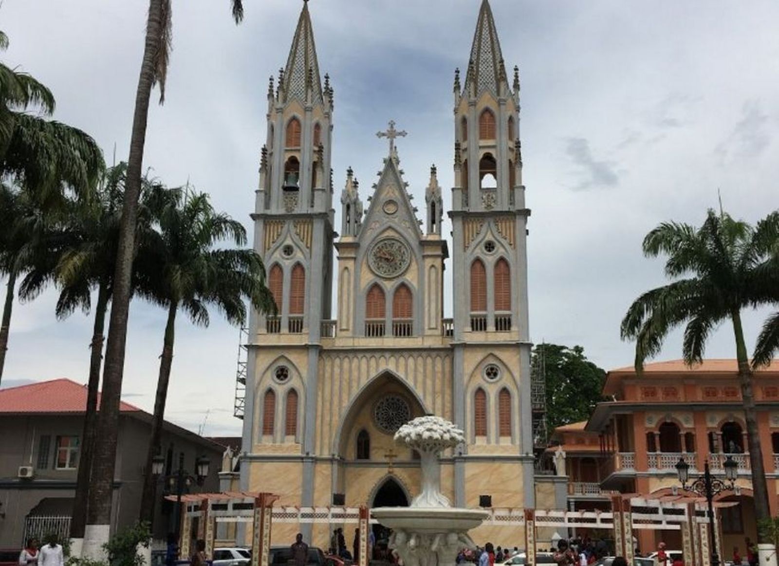 La catedral guineana de Malabo, antes de que se produjera el incendio