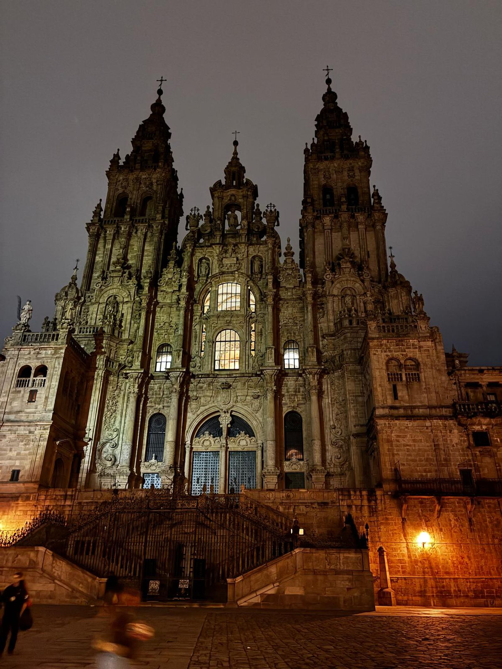 La catedral de Santiago, por la noche