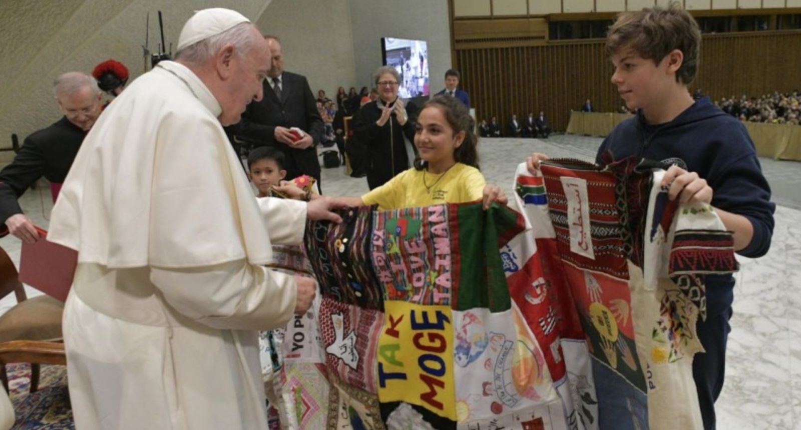 Regalo de los chavales de 'Yo puedo' al Papa