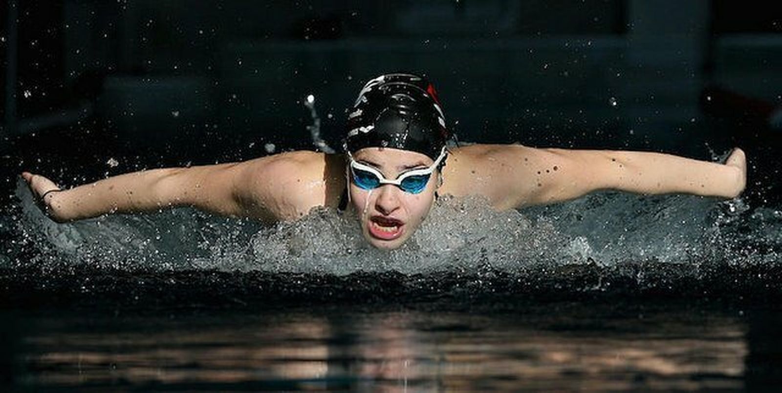 Yusra Mardini, nadando